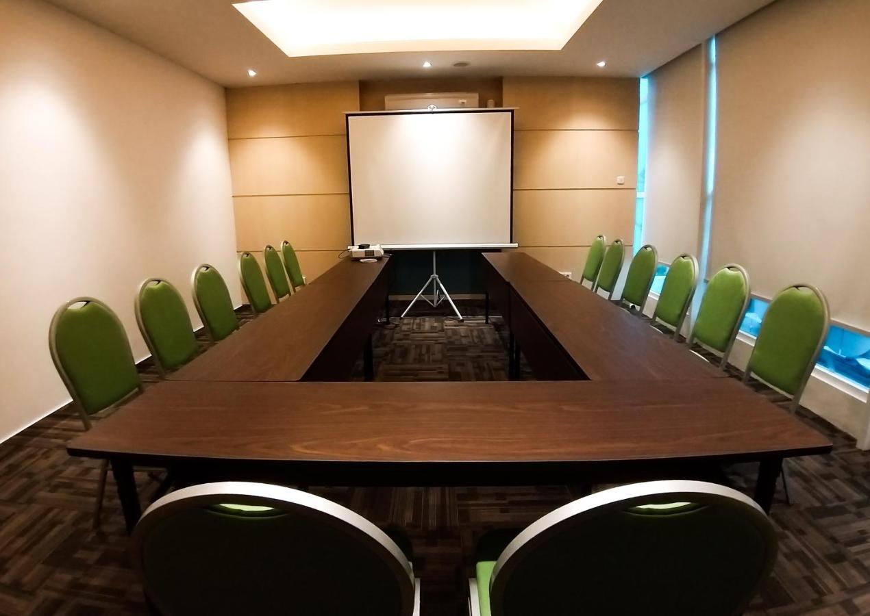เซสต์ โฮเทล ปารัง ราจา โซโล Hotel Bonorejo ภายนอก รูปภาพ