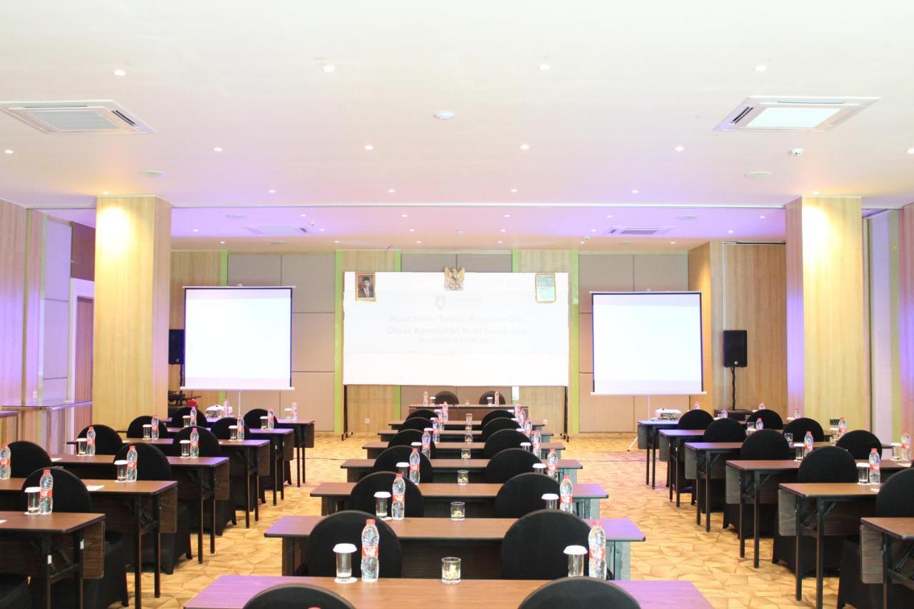 เซสต์ โฮเทล ปารัง ราจา โซโล Hotel Bonorejo ภายนอก รูปภาพ